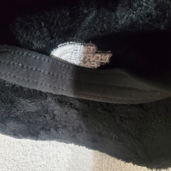 S O L D....The north face faux fur holiday osito cap - Picture 10 of 11